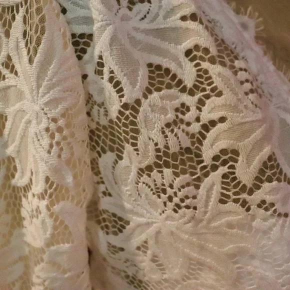 Wedding dress - Picture 3 of 5